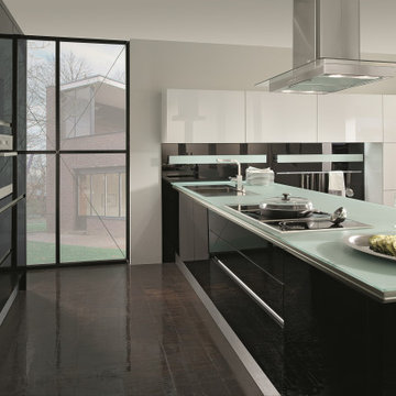 Black & White Lacquered Glass | Modern German Kitchen