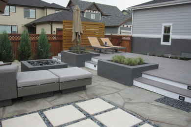 Design ideas for a contemporary backyard deck in Denver.