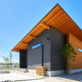 名古屋の和風のおしゃれな家の外観 (グレーの外壁) の写真