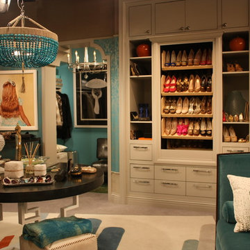 Two Broke Girls "Shoe Rotisserie" www.storagemotion/shoeselect