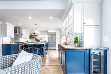 Example of a kitchen design in New York