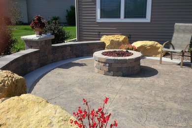 Seatwall with firepit