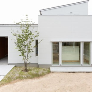 他の地域のアジアンスタイルのおしゃれな白い家の写真