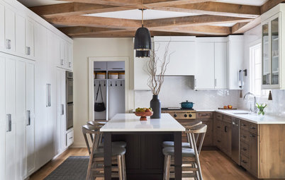 Kitchen of the Week: A Blend of Modern and Farmhouse Styles