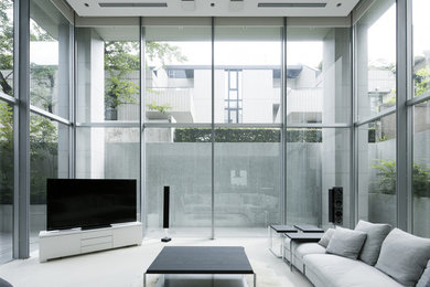 This is an example of an expansive modern living room in Tokyo.