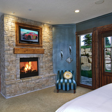 Sophisticated Cabin Guest Suite