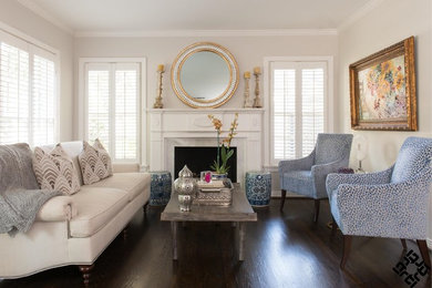 Example of a living room design in Dallas