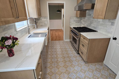 Kitchen - kitchen idea in Indianapolis