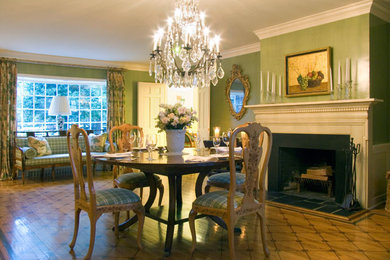 Example of a classic dining room design in New York