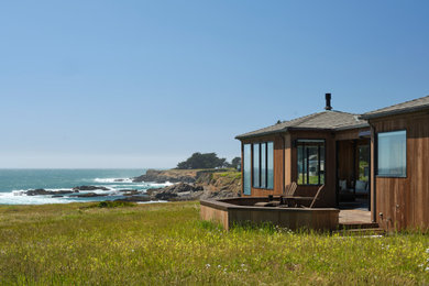 Example of a beach style deck design in San Francisco