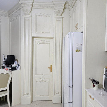 Majestic Classic Charm Ash Solid Wood Assembled Kitchen Cabinet Antique White