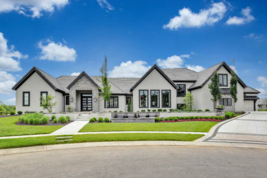 Example of an exterior home design in Kansas City