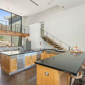 Dessert Hillside Retreat