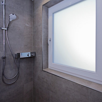 Aus einem Badezimmer wird ein Duschbad im Münchner Osten