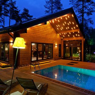 Landhaus Pool in rechteckiger Form mit Dielen in Sankt Petersburg