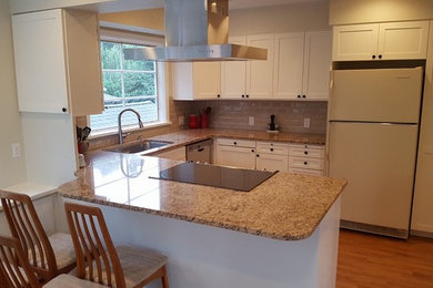 Example of a kitchen design in Seattle