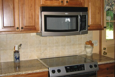 Kitchen - traditional kitchen idea in Baltimore