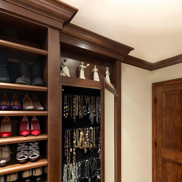 Luxurious Master Bedroom Closet