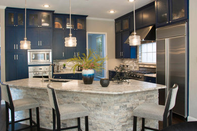 Example of a kitchen design in Dallas