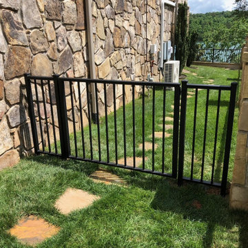 Exterior Vinyl Gate and Fence in Corryton