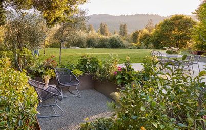 Garden Tour: Cosy Spaces Within a Beautifully Expansive Garden