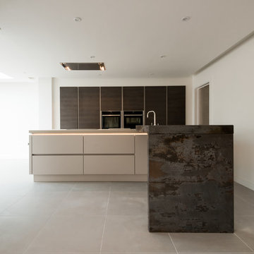 Dekton Trillium breakfast bar, dark oak and satin grey handleless