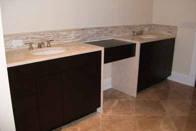 Bathroom cabinets for Lake View, Chicago home