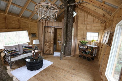 Example of a mountain style home design design in Jacksonville