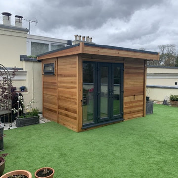 Mrs M – Lymington, Hampshire – 3.2m x 2.4m Cedar Contemporary Garden Kitchen