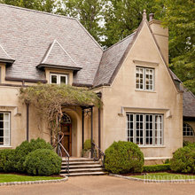 Elegant Atlanta Home w/quiet palette