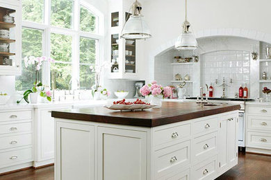 Example of a classic kitchen design in Los Angeles