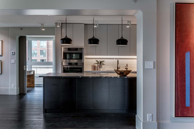 Kitchen - contemporary kitchen idea in Calgary