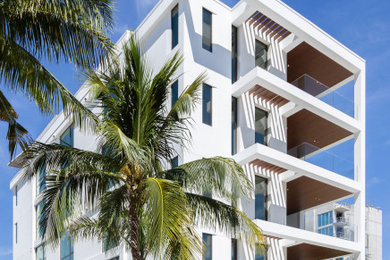 Inspiration for a contemporary four-story exterior home remodel in Tampa