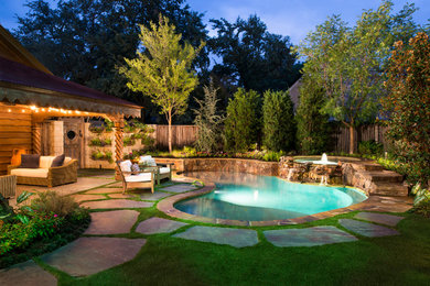 Example of an eclectic pool design in Dallas