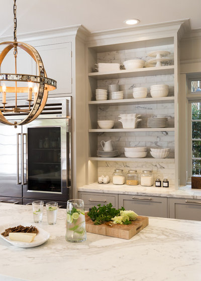 Beach Style Kitchen by Heydt Designs