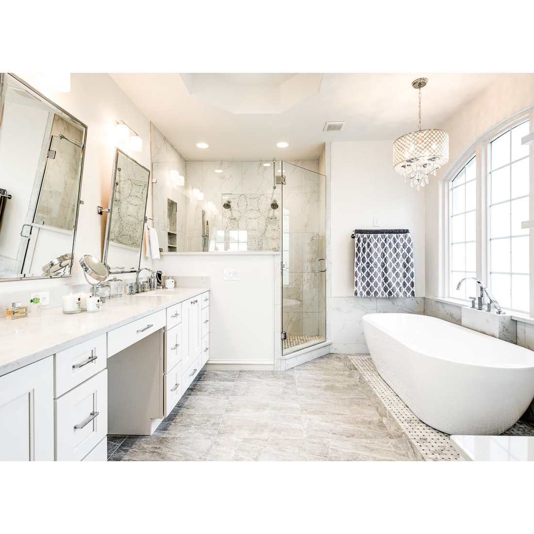 Transitional Home remodeling - White Bathroom