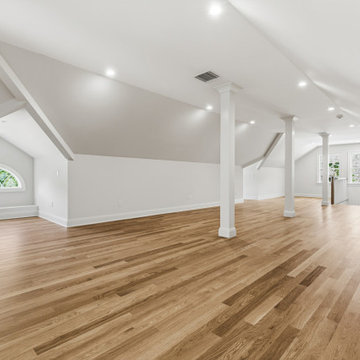 Third-Floor Bonus Room with Arched Window