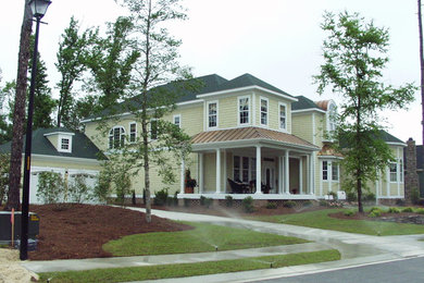 Example of a classic exterior home design in Wilmington