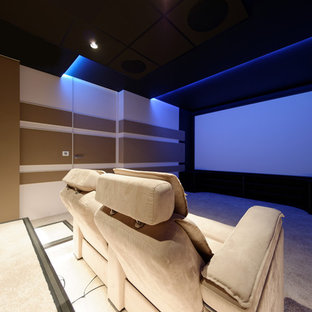 Home theater - contemporary home theater idea in Marseille