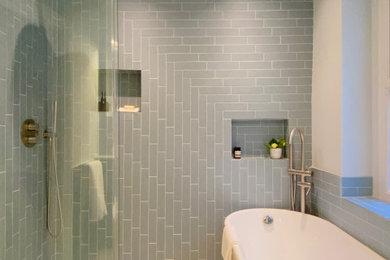 Bathroom - modern bathroom idea in London