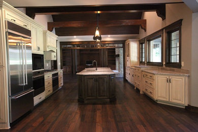 Inspiration for an expansive arts and crafts kitchen in Chicago.