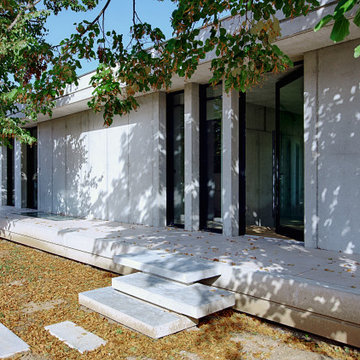 Maison contemporaine en béton banché et bardage bois