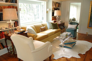 Inspiration for a timeless living room remodel in New York