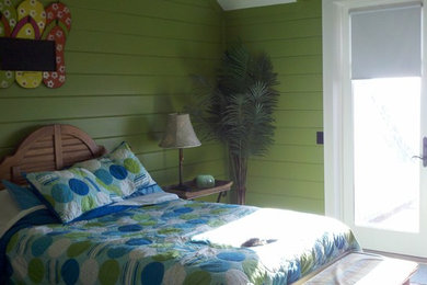 Island style bedroom photo in Detroit