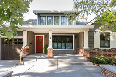 Example of an arts and crafts home design design in Sacramento