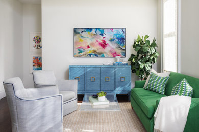 Example of a transitional living room design in San Francisco