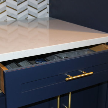 Kitchenette / Wet Bar Design: Mid Continent Cabinetry
