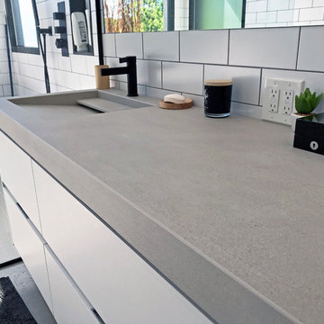 Modern Fin House, Bathrooms: Nobleton, Ontario