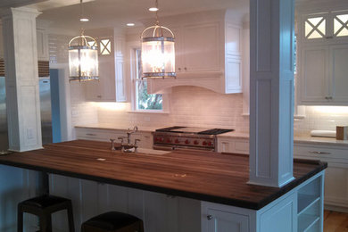 Kitchen photo in Charleston