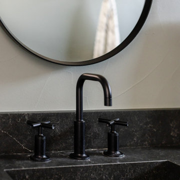 The Noir Retreat | Upstairs Bathroom